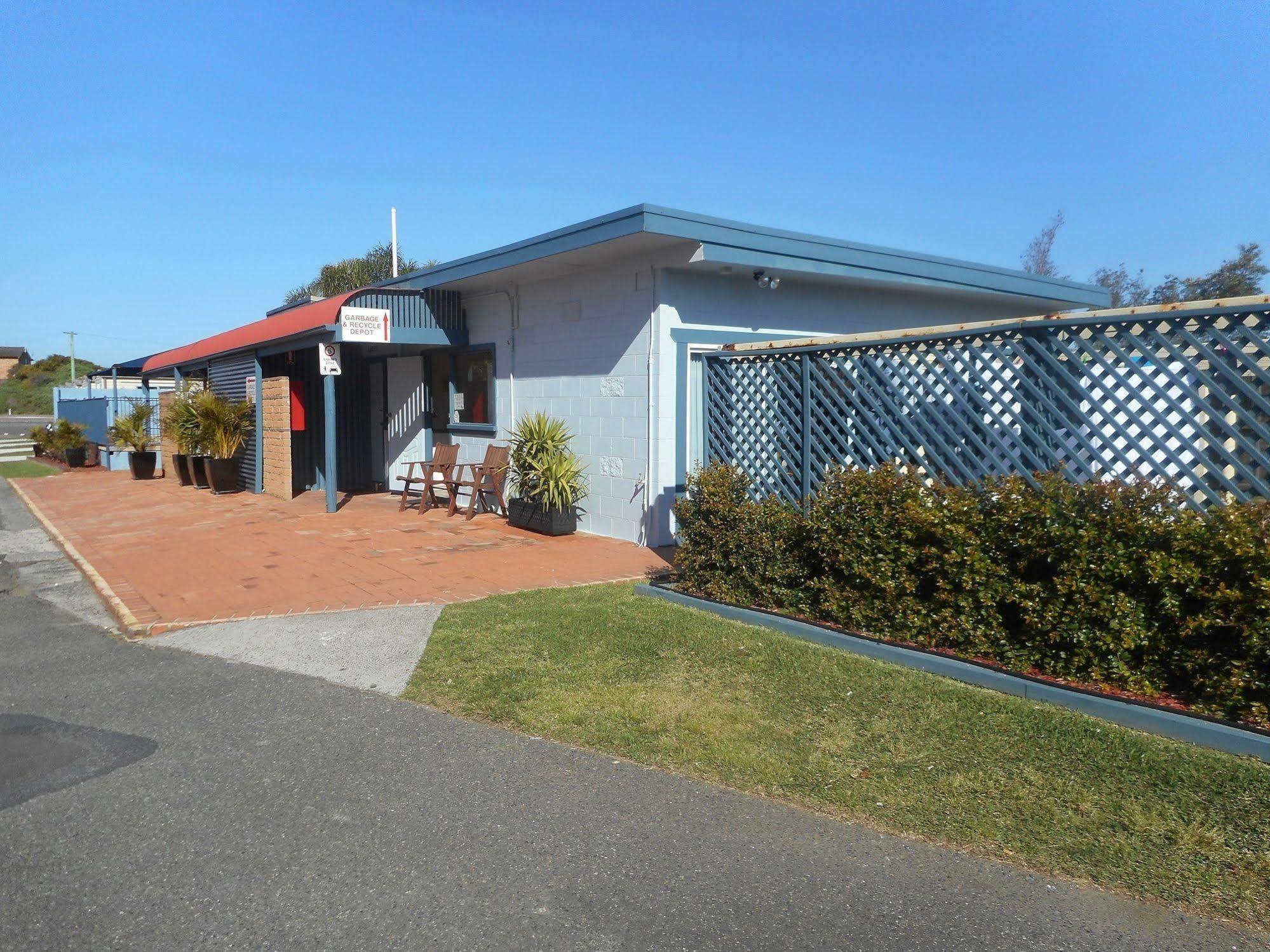 Two Shores Holiday Village Entrance Luaran gambar